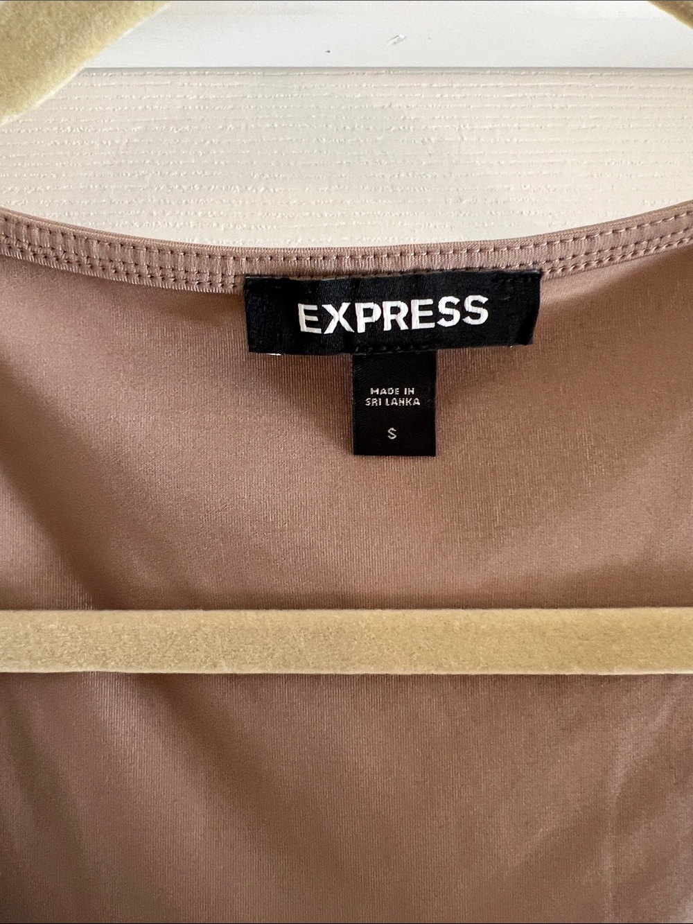 Express Women's Taupe Scoop V-Neck Sleeveless Bodysuit, Small - Picture 2 of 8